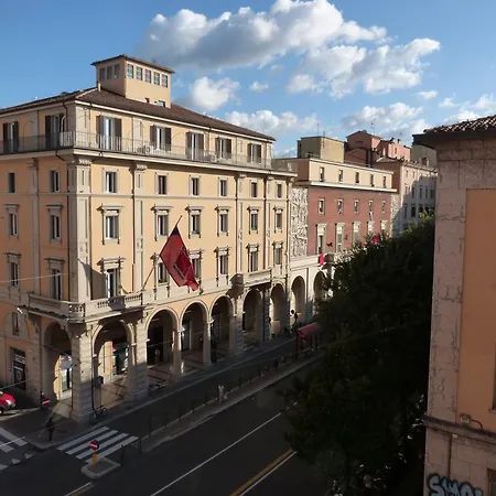 アパート Residenza Piazza Dei Martiri 8