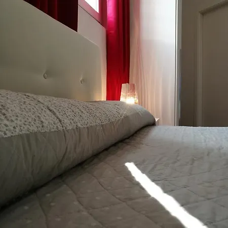 Residenza Piazza Dei Martiri 8 アパート *