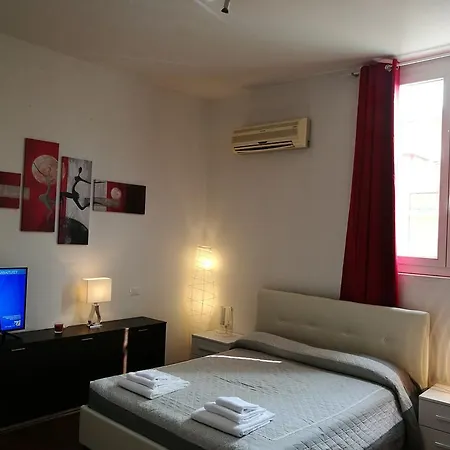 アパート Residenza Piazza Dei Martiri 8