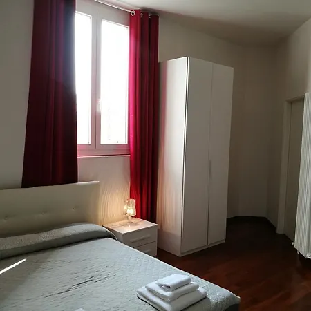 Residenza Piazza Dei Martiri 8 アパート ボローニャ