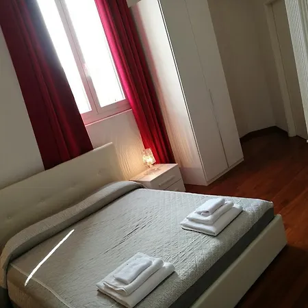 Residenza Piazza Dei Martiri 8 アパート ボローニャ